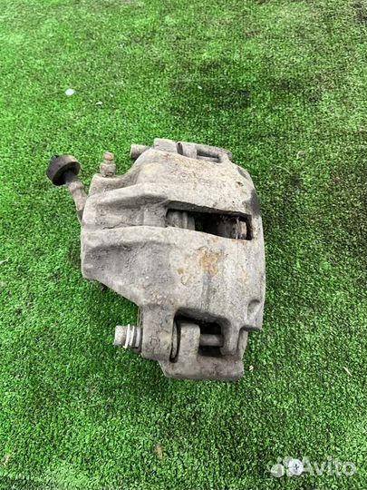 Суппорт передний правый Audi 80 B3 RU 1.8