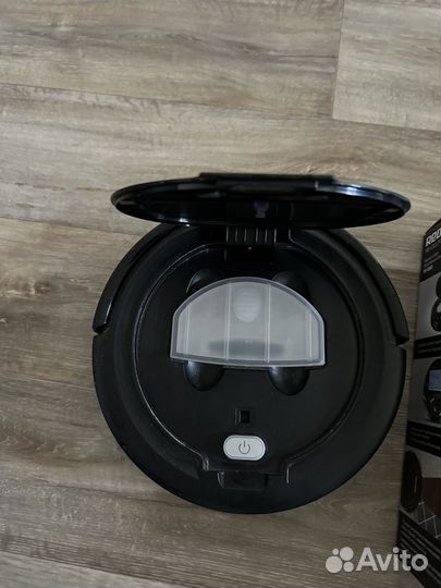 Робот-пылесос Redmond