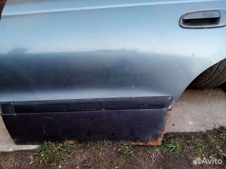 Toyota carina е двери