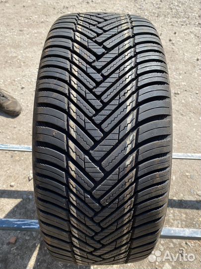 Hankook Kinergy 4S2 H750 215/45 R17