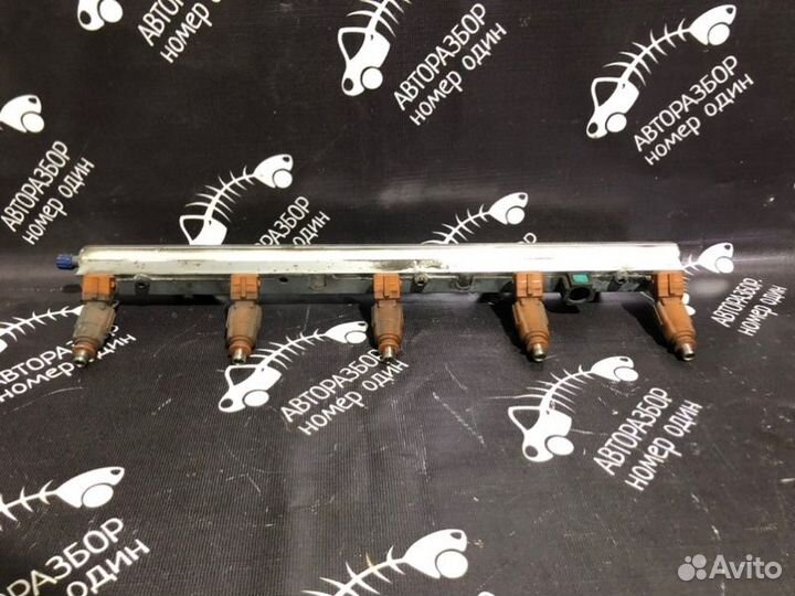 Топливная рампа с форсунками Volvo S60 2.5L