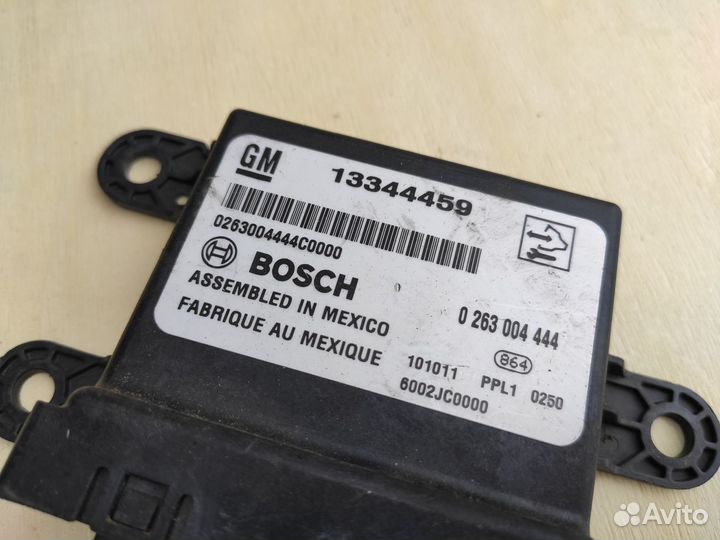 Блок парктроника на Opel Astra J