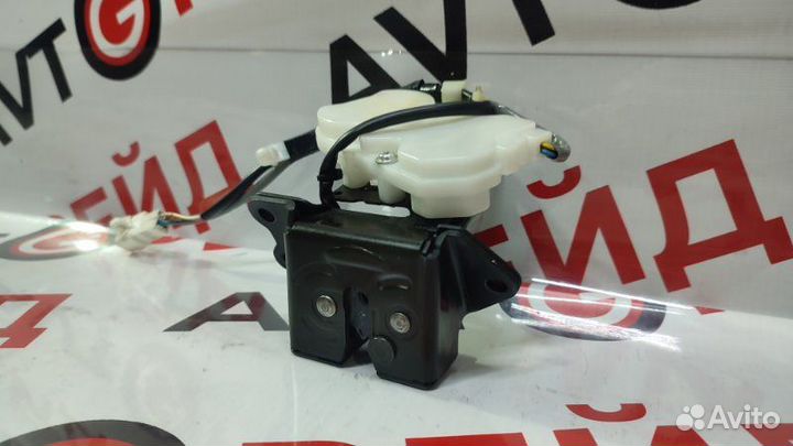 Замок 5-й двери Toyota Ipsum ACM21 2AZ 2006.03