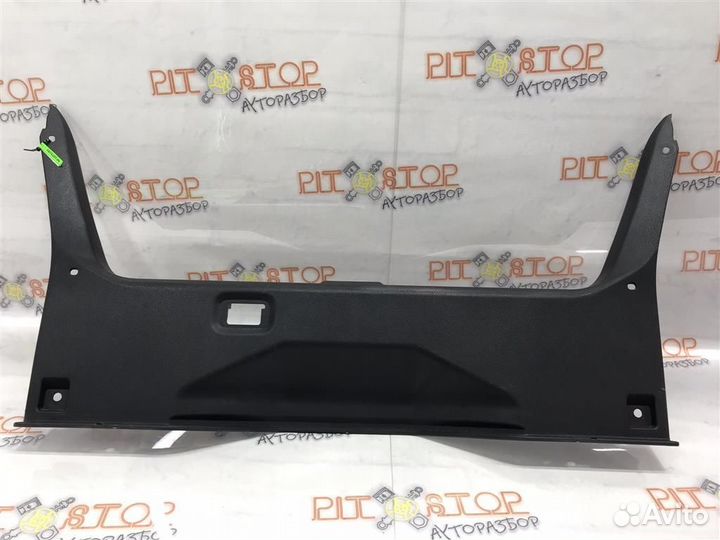 Накладка петли багажника Nissan Fuga (Y50) 2004