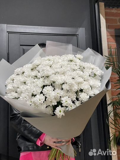 Букет цветов из хризантем, ромашки