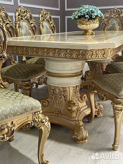 Новые стол и стулья