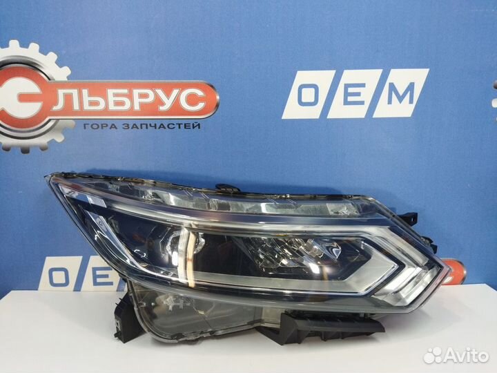 Фара правая Nissan J11