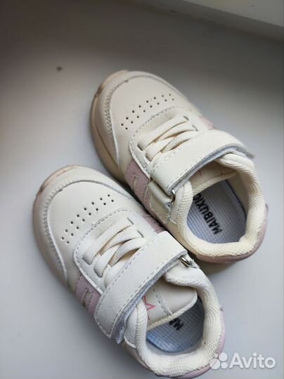 Кроссовки на девочку