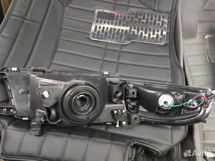 Toyota carina190 фары