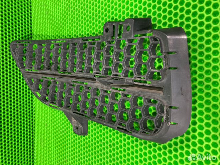 Решетка радиатора передняя левая Volkswagen