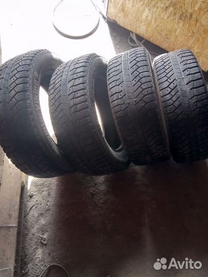 Continental ComTracWinterViking 1 215/60 R16