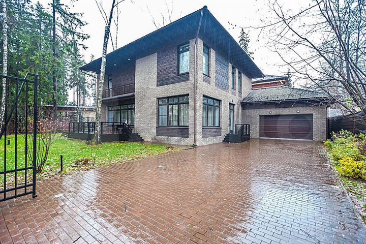 Дом 470 м² на участке 9 сот.