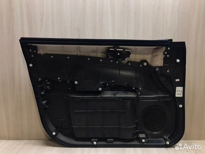 Обшивка двери передняя правая Nissan Ниссан