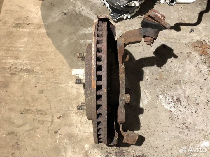 Кулак поворотный в сборе Митсубиси Л200 Паджеро