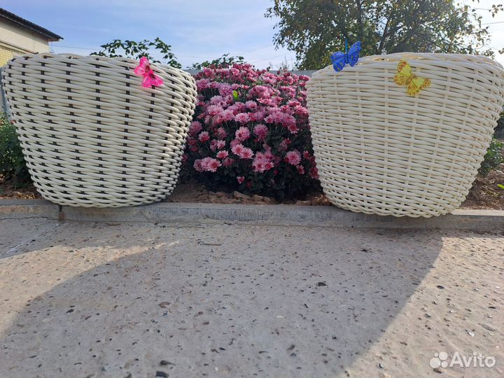 Кашпо для цветов уличное из ротанга