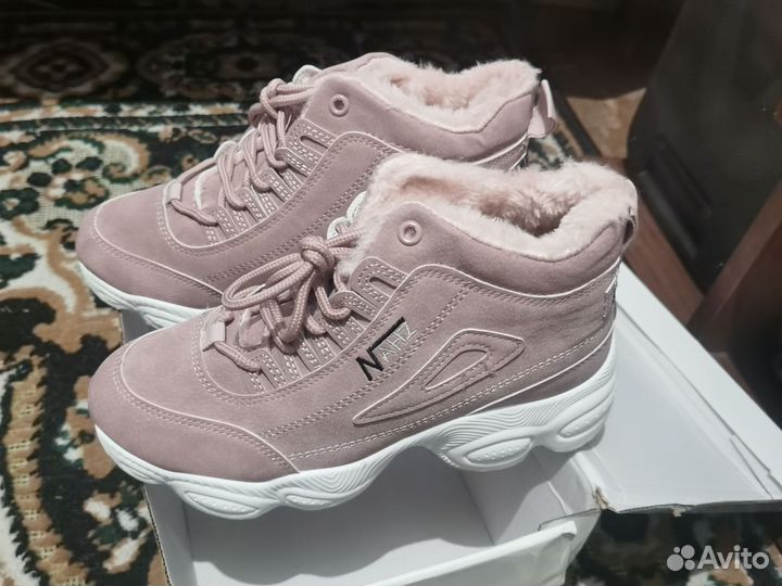 Продам красовки женские (зима) 39размер. Новые