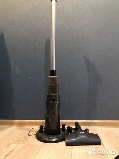 Вертикальный беспроводной пылесос Hyundai 2 в 1