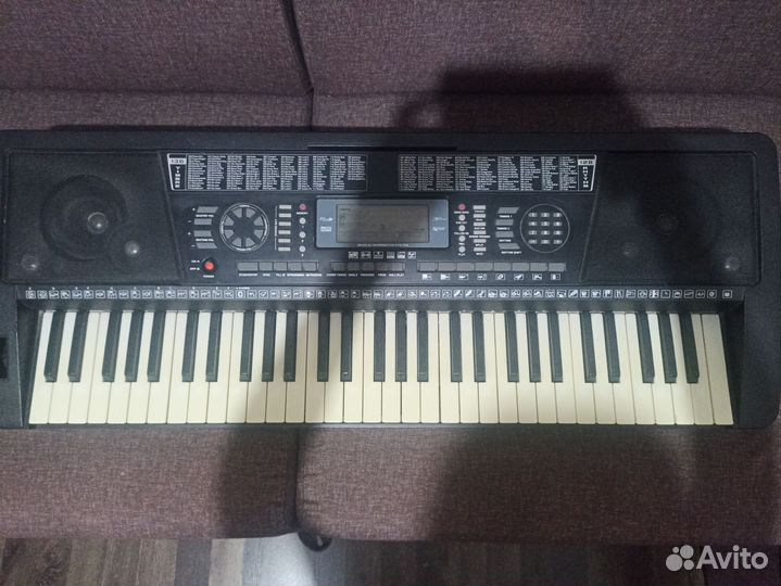 Продам синтезатор
