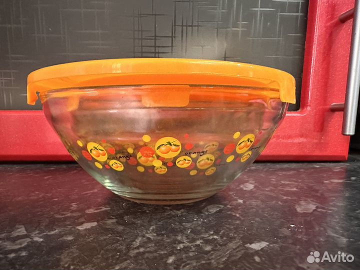 Стеклянные салатники с крышкой