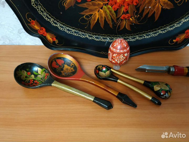 Поднос жостово и хохлома