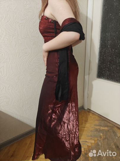 Вечернее платье с розой