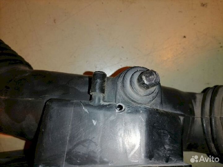 Патрубок воздушного фильтра 17806-62010 Toyota Gra