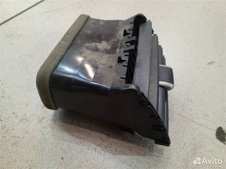 Дефлектор воздушный центральный правый Toyota Cam