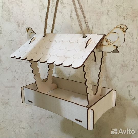 Кормушка для птиц из дерева