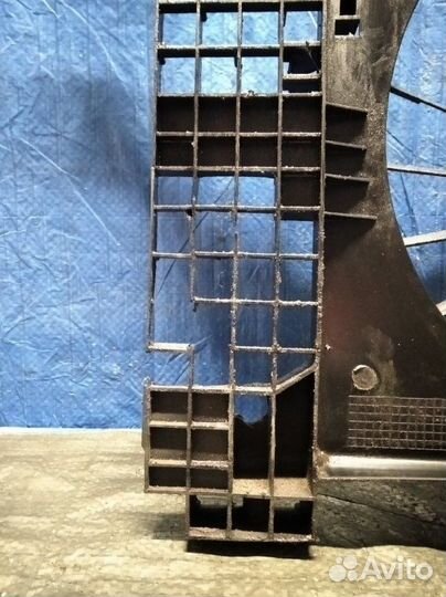 Диффузор вентилятора охлаждения Renault Duster F4R