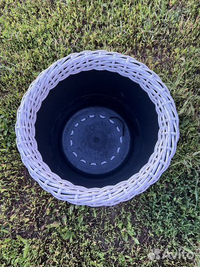 Кашпо для цветов из ротанга