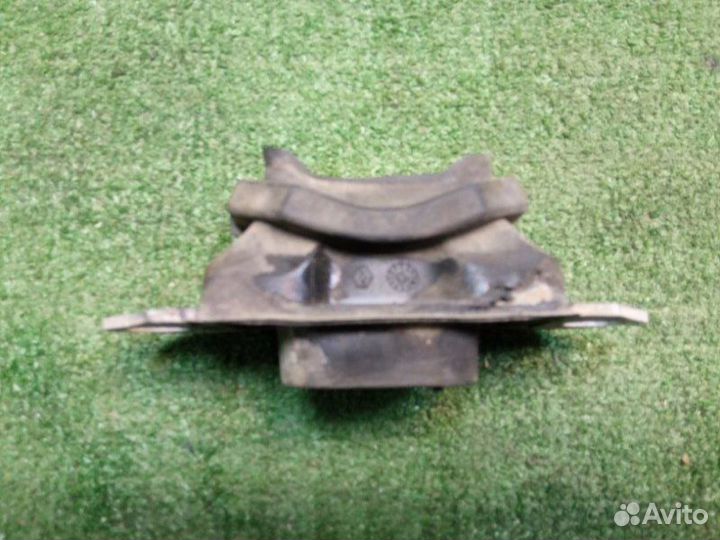 Опора двигателя Renault Duster K4MA690 2013