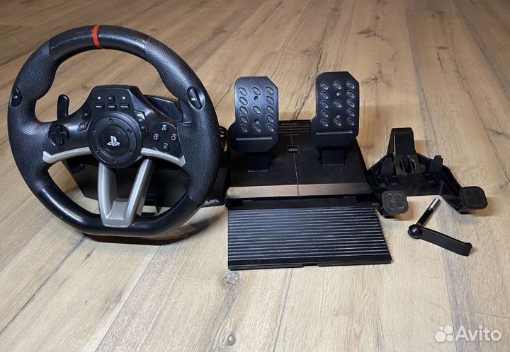 Игровой руль с педалями