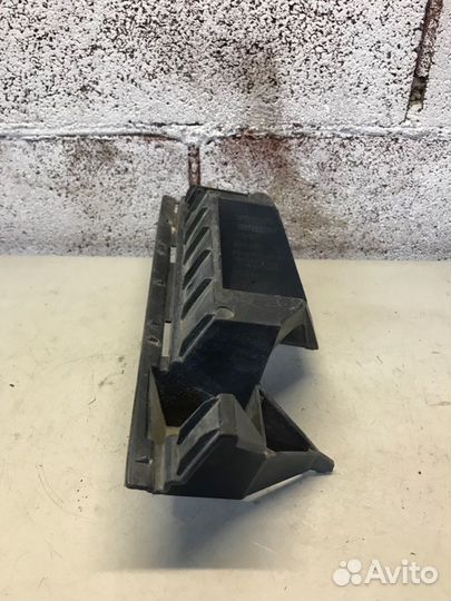 Крепление бампера заднее правое Volvo S80 седан