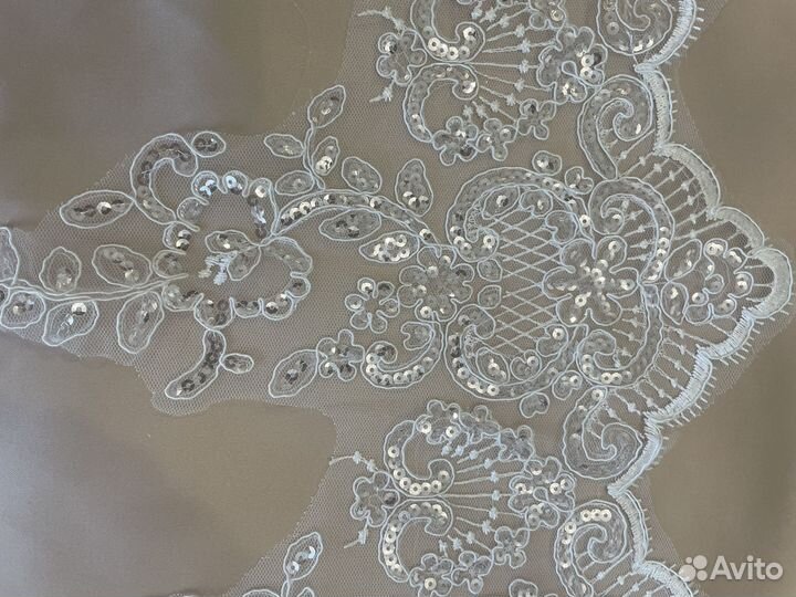 Кружева с зеркальной пайеткой