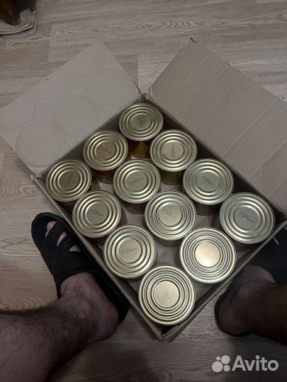 Коробки с банками для консервов