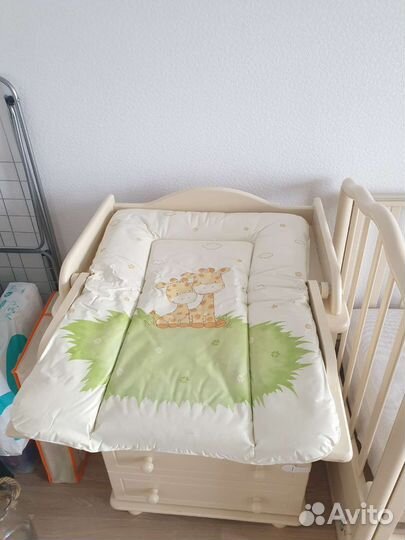 Кроватка с комодом