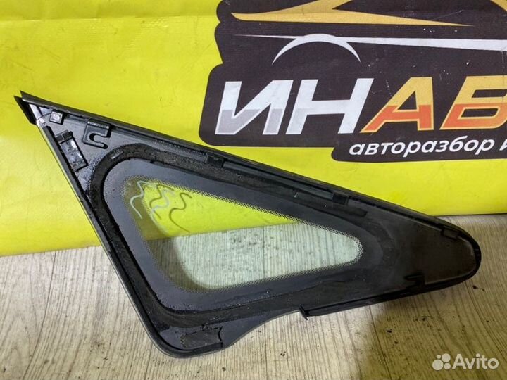 Стекло двери левое Honda Civic 4D 2005-2011