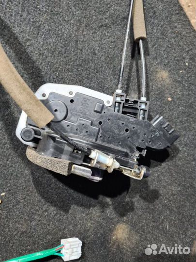 Замок боковой двери задний Nissan Juke F15 1.6 DDT