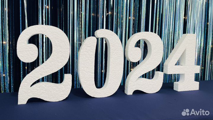 Цифры 2024 и снежинки из пенопласта №15