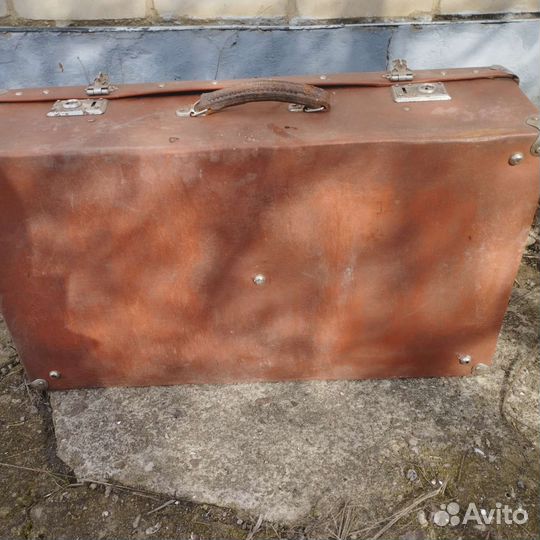 Винтажный чемодан