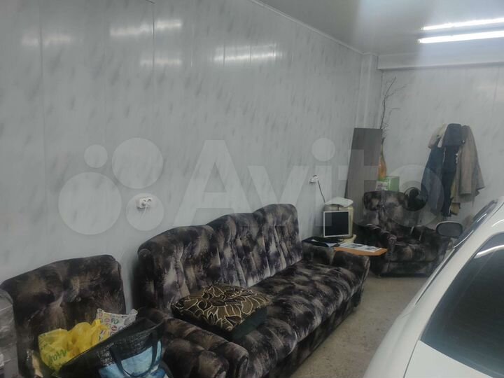 Гараж, > 30 м²