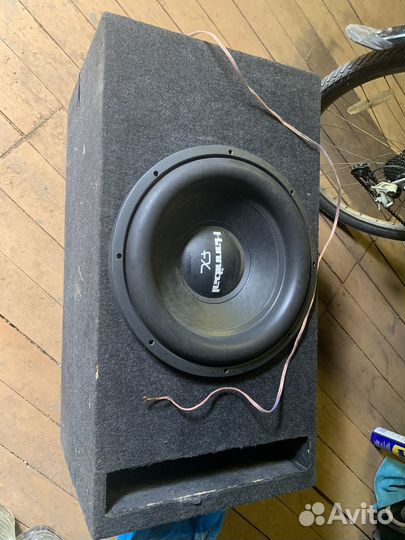 Сабвуфер с усилителелм