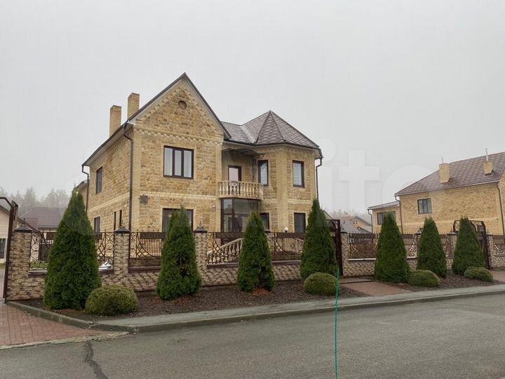 Коттедж 413 м² на участке 15 сот.