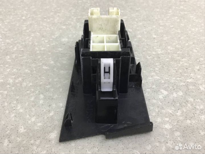 Кнопка стеклоподъемника Toyota Corolla (NRE180) 2013-2019 7427202620C0