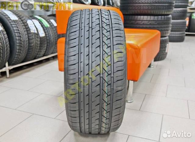 Sonix Prime UHP 08 215/50 R17 95W