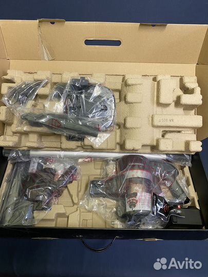 Пылесос Redmond RV-UR362 новый