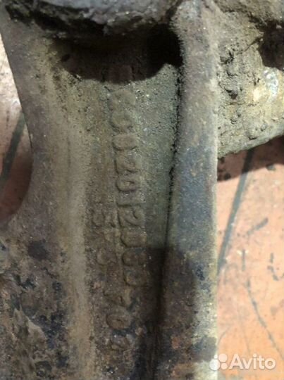 Кронштейн подвески кабины на передний Renault