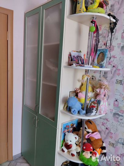 Детская мебель.Кровать и детский гарнитур