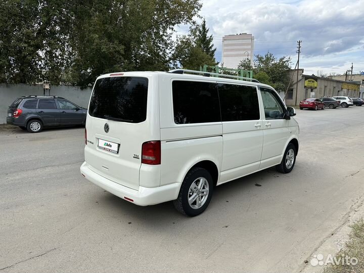 Volkswagen Caravelle, 2011