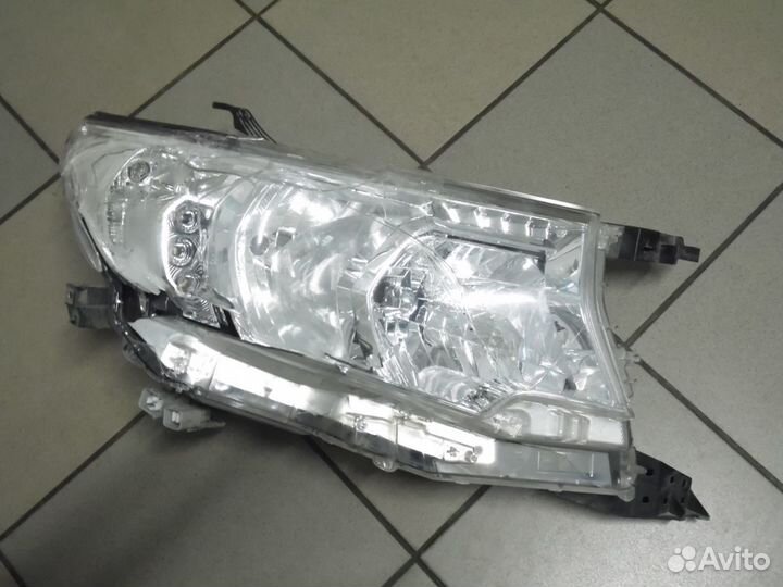 Фара правая Тойота Ленд Крузер Прадо 150